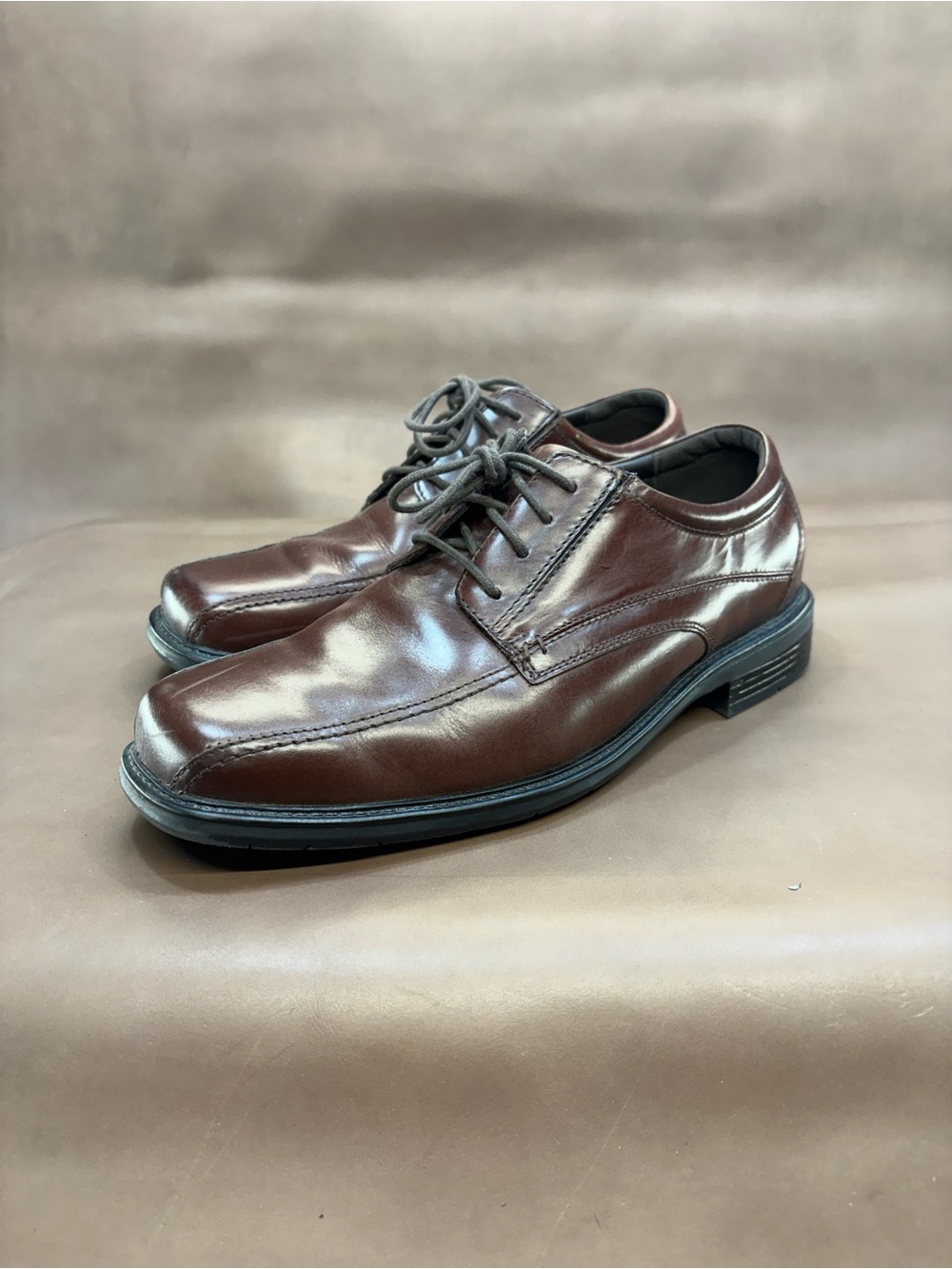 Dockers Men's Dark Brown Leather Lace-Up Oxfords